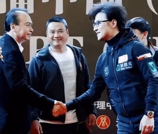 章子怡離婚尚不足一年,就已名花有主,前夫汪峰豪賭負債求助無望