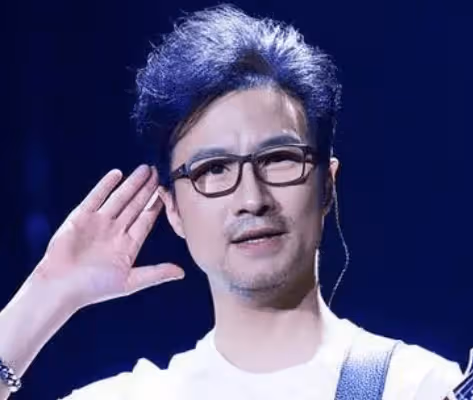 汪峰哭暈在廁所了,章子怡離開他又找個小鮮肉,這是他想不到的!