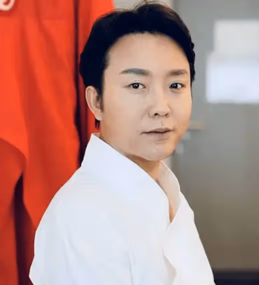 李玉剛三次婚姻引人猜測!烏克蘭美女妻子撫育混血女兒!