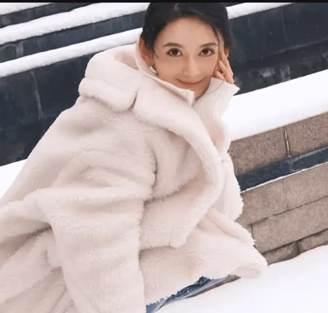 高亞麟腳踩的兩隻船翻了,出軌家暴演員魏嘉,另一位女藝人也被曝光,