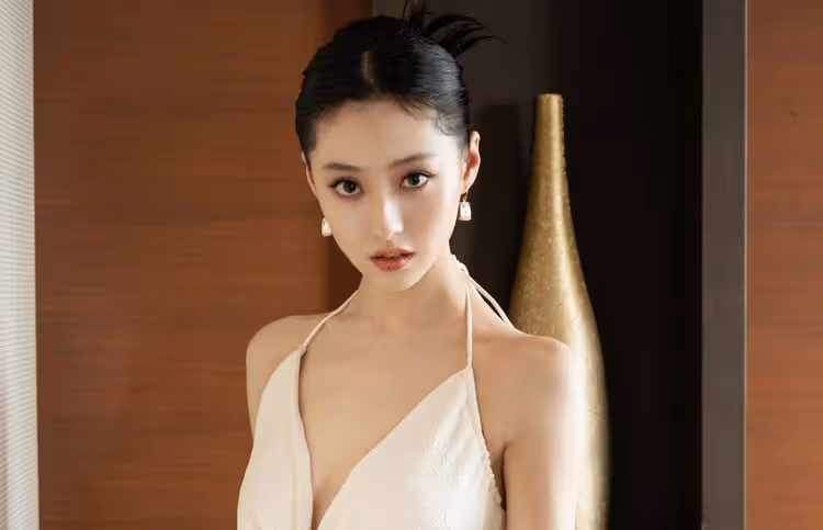 23歲女星深夜爆出20多分鐘裸聊不雅片！網友心疼幫解套「會不會是AI換臉」