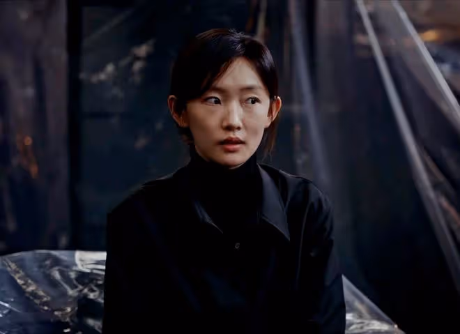 《新生》直到三個女人爬上費可的床,何珊還不知道,程浩玷污費可