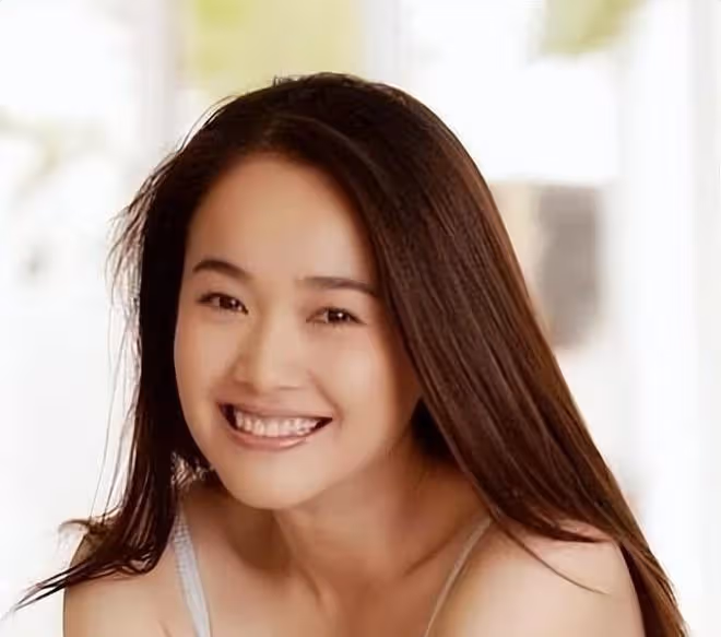 如今證明,再多的名和利都挽救不了「風流成性」的左小青了!