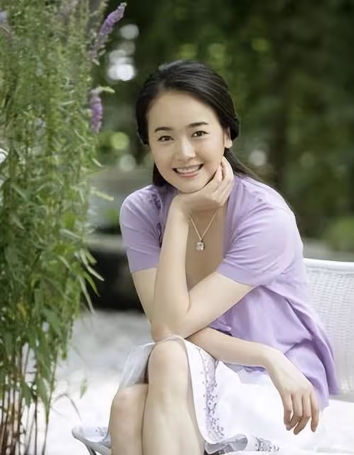 如今證明,再多的名和利都挽救不了「風流成性」的左小青了!