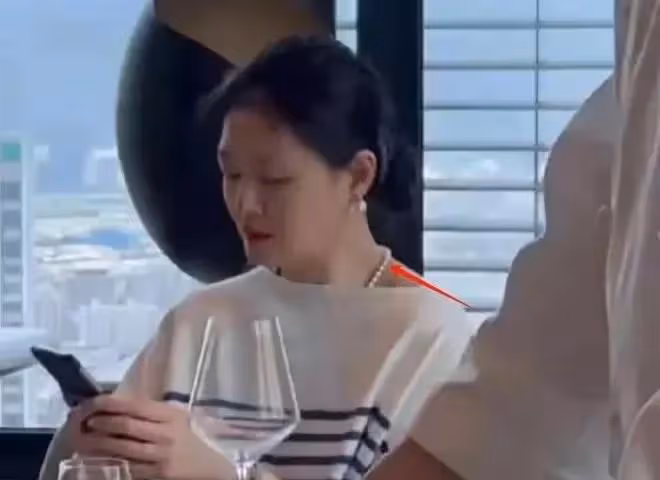 大S親自曬照澄清顯老傳聞,結果笑掉大牙 大S的老公視角牆都P歪了