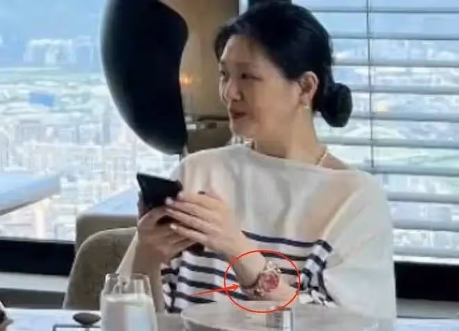 大S親自曬照澄清顯老傳聞,結果笑掉大牙 大S的老公視角牆都P歪了