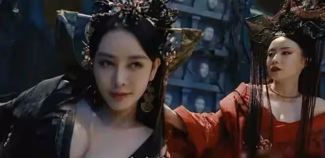 吃瓜!阿嬌新片大尺度秀身材,袒胸又漏乳,活生生成了擦邊神劇