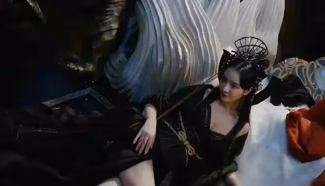 吃瓜!阿嬌新片大尺度秀身材,袒胸又漏乳,活生生成了擦邊神劇