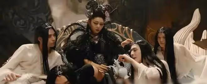 吃瓜!阿嬌新片大尺度秀身材,袒胸又漏乳,活生生成了擦邊神劇