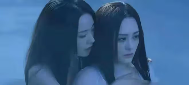 吃瓜!阿嬌新片大尺度秀身材,袒胸又漏乳,活生生成了擦邊神劇