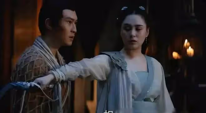 吃瓜!阿嬌新片大尺度秀身材,袒胸又漏乳,活生生成了擦邊神劇