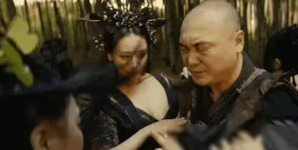 吃瓜!阿嬌新片大尺度秀身材,袒胸又漏乳,活生生成了擦邊神劇