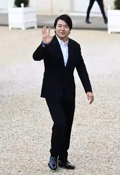 中法晚宴這一夜!鞏俐圍巾踩一路,蘇菲瑪索很美,郎朗和父母出席