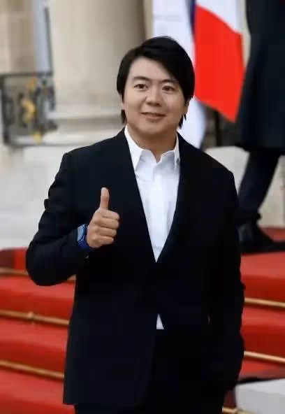 中法晚宴這一夜!鞏俐圍巾踩一路,蘇菲瑪索很美,郎朗和父母出席