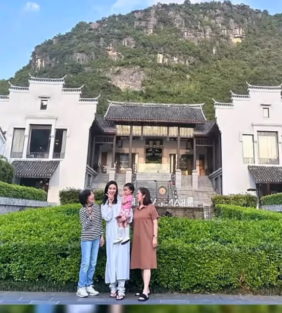 海哈金喜帶婆婆旅遊,李亞鵬媽媽頭頂全白顯蒼老,夏夏和奶奶很親