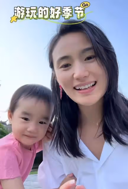 海哈金喜帶婆婆旅遊,李亞鵬媽媽頭頂全白顯蒼老,夏夏和奶奶很親