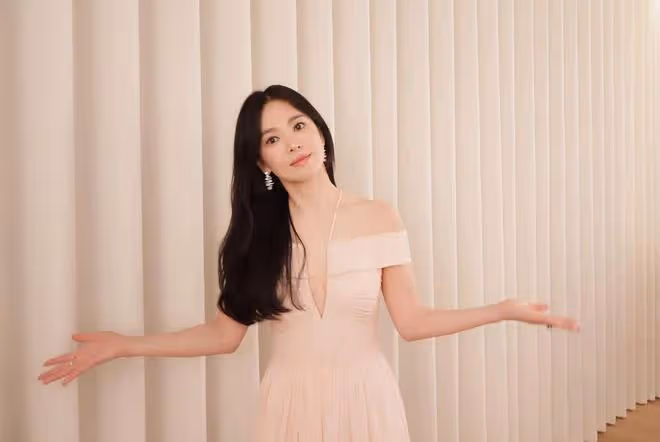 宋慧喬百想大賞後發擁抱表情,疑似和宋仲基徹底冰釋前嫌