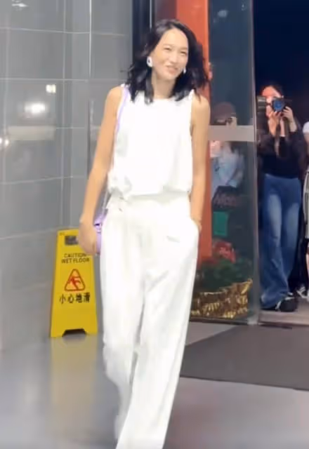 朱丹現如今狀態鬆弛明媚!美得毫不費力,笑容感染力也超強