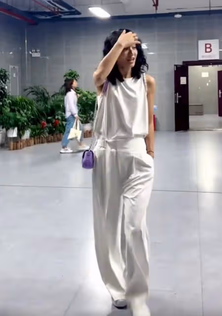 朱丹現如今狀態鬆弛明媚!美得毫不費力,笑容感染力也超強