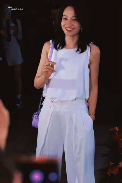 朱丹現如今狀態鬆弛明媚!美得毫不費力,笑容感染力也超強