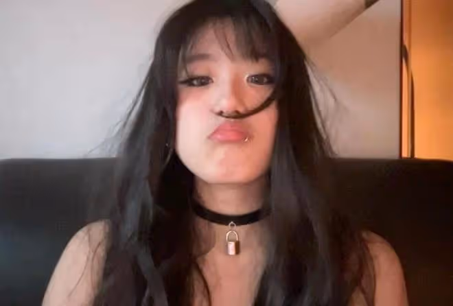 18歲梧桐妹在臉上玩刺青,新造型又惹爭議,不過繪畫作品很不錯