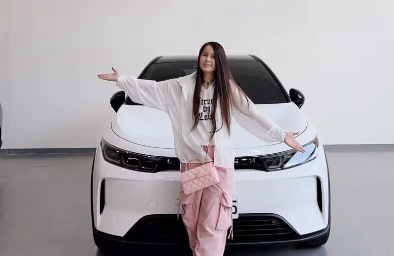 別人老公都不讓人失望！　包偉銘寵妻買140萬新車撫平她家人離世傷痛