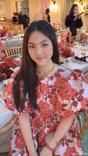 李湘曬女兒留學生活,母女盛裝參加宴會,王詩齡名媛范足好漂亮