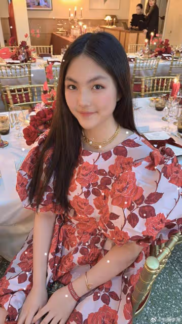 李湘曬女兒留學生活,母女盛裝參加宴會,王詩齡名媛范足好漂亮