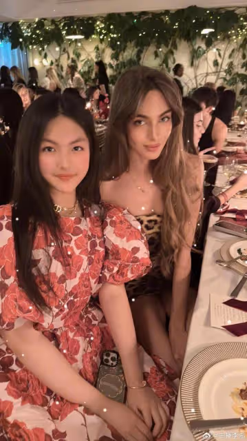 李湘曬女兒留學生活,母女盛裝參加宴會,王詩齡名媛范足好漂亮