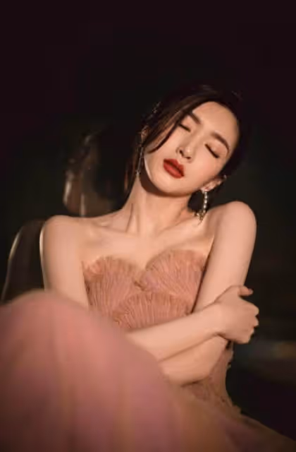 江疏影:知性與誘惑的完美融合