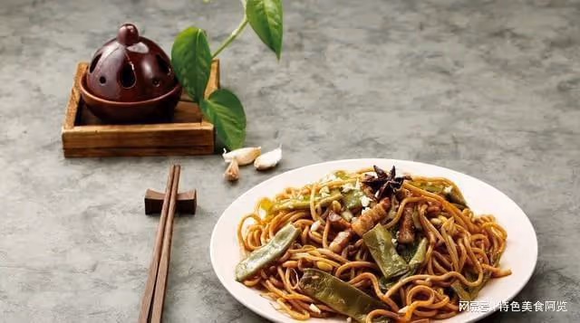 愛上美食,如何做豆角燜面更好吃呢?