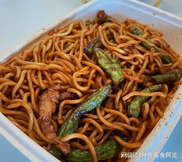 愛上美食,如何做豆角燜面更好吃呢?