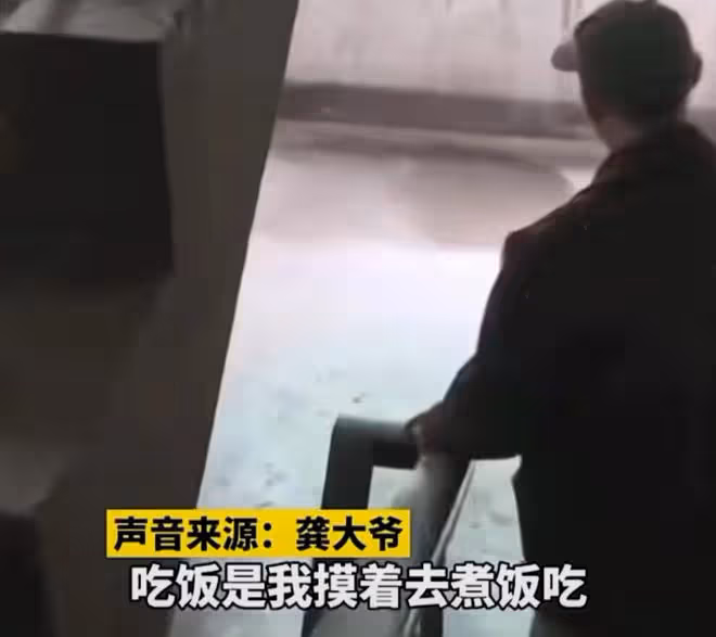 七旬大爺結婚六年,給對方35萬卻未同居一天,報警後發現並未領證
