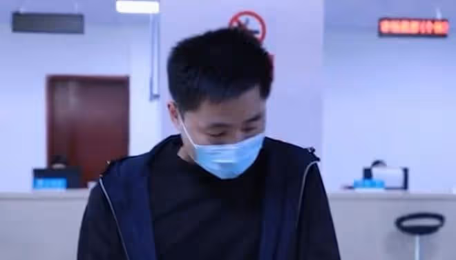 小時候母親就去世記不得樣貌,男子在戶政找到母親相片,紅了眼眶