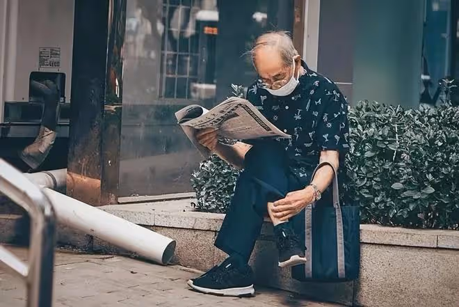 她花20萬給養父蓋房，很快親生弟弟就找上門：爸媽讓你回家一趟