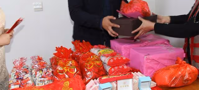 結婚第二天,婆婆要回送兒媳的三金首飾,不料結婚證變離婚證