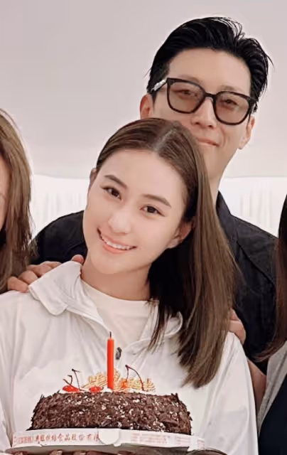 何超蓮慶生，竇驍甜蜜陪伴，恩愛夫妻相盡顯，幸福滿溢