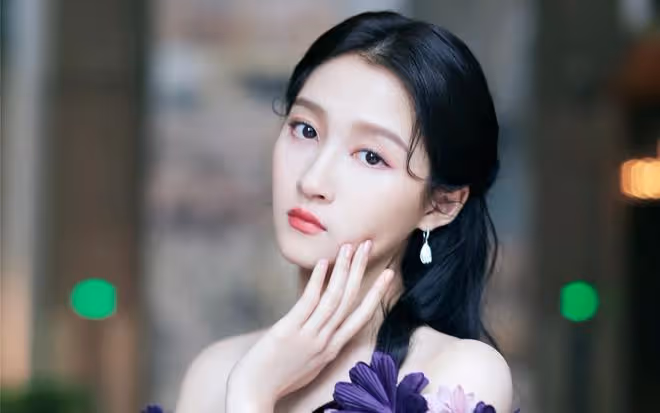 關曉彤8歲出演《家有兒女》,唐娜一角引關注,演藝之路早有預兆