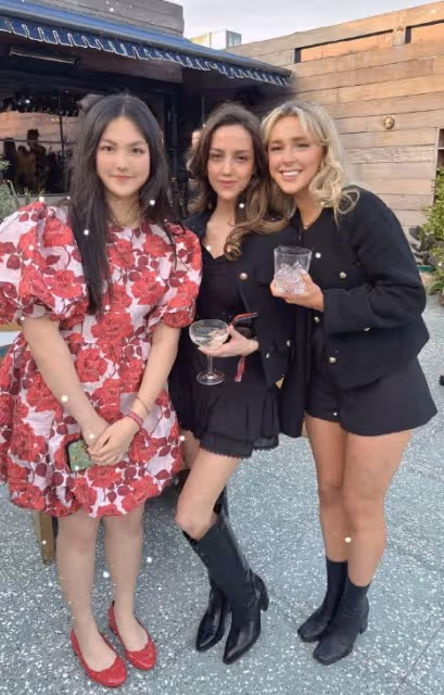 李湘曬王詩齡美照,少女蛻變引關注,自信優雅成焦點