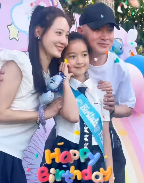 聶遠為女兒慶生曬全家福引關注,幸福家庭曝光,高顏值成焦點
