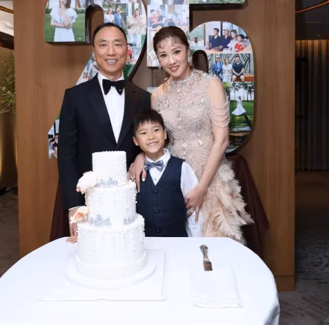 50歲港姐冠軍穿古裝年輕20歲!當選兩年就閃嫁富商!遺憾沒拍劇