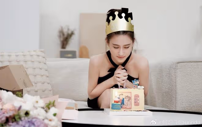 何超蓮慶祝33歲生日,與老公久違同框,竇驍摟著嬌妻高調秀恩愛