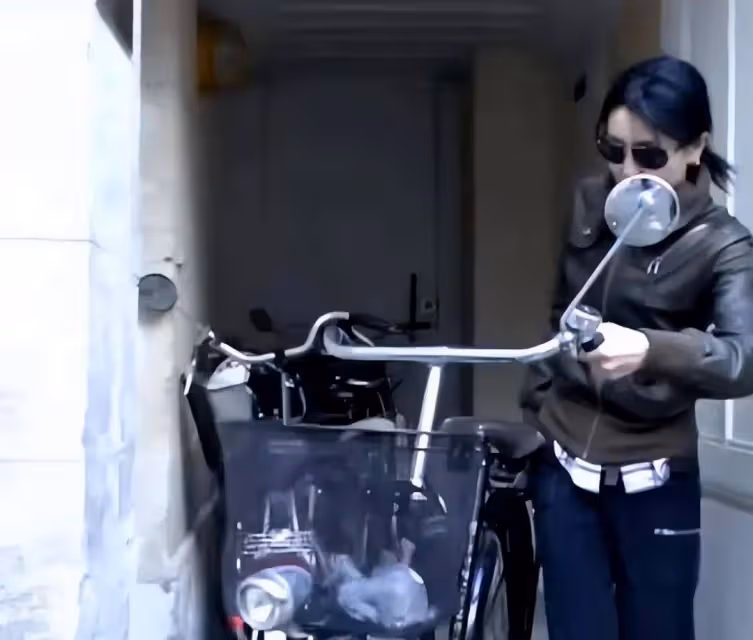 張曼玉近況曝光:獨居貧民區,穿19元地攤貨,無兒無女,她太放肆了!