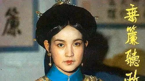 演員劉曉慶曬出1983年第一屆「央視春晚」舊照,這氣質簡直驚為天人!