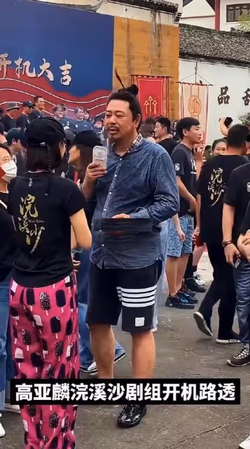 高亞麟徐梓鈞同框畫面曝光:兩人互動甜笑,徐梓鈞黑眼圈沒休息好
