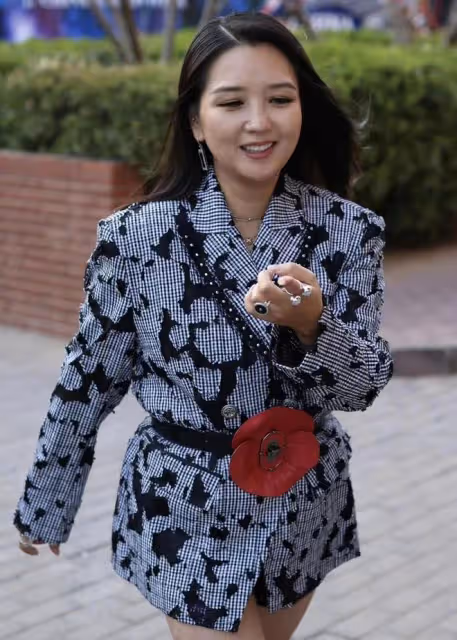 何潔生圖曝光又翻車,1米6身材黑又壯,精修卻是又白又瘦太誇張