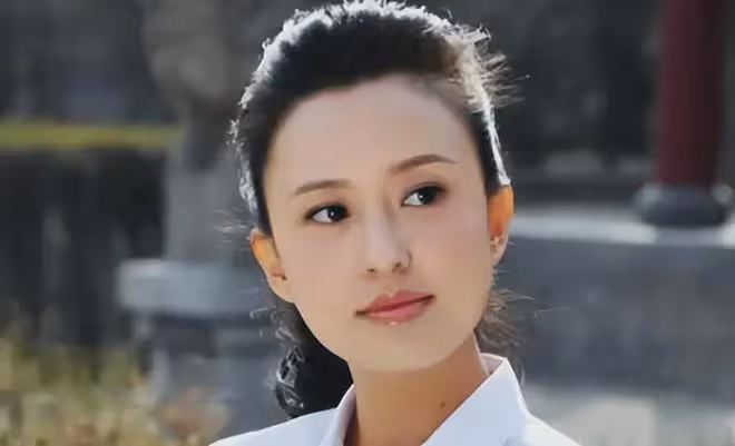 一條動態,戳穿了45歲張蕾的「真實處境」,怪不得她會離開央視