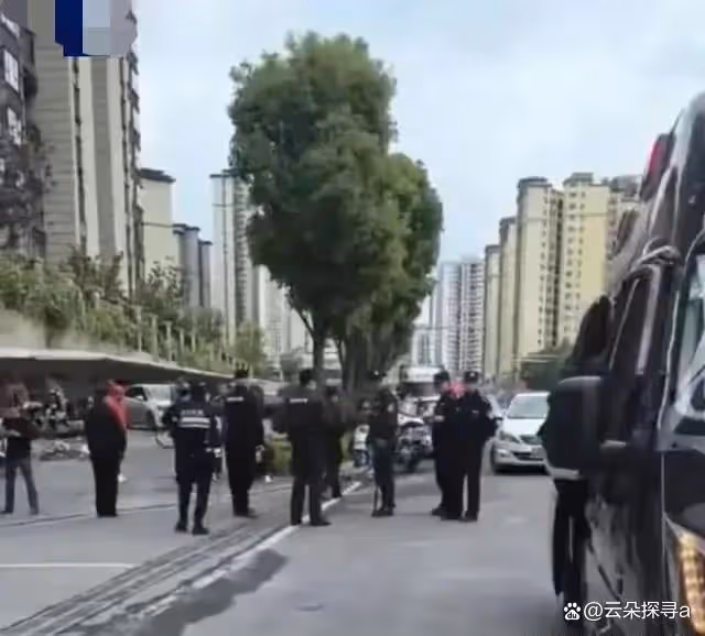 突發!雲南鎮雄縣一男子在醫院持刀砍人,畫面曝光,嫌疑人被抓!
