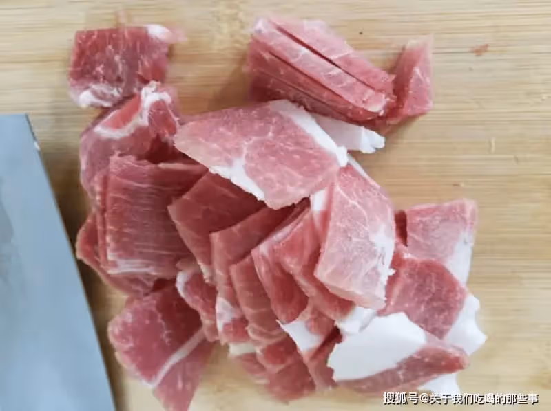 凍肉解凍別只會用水泡,教你1妙招,10分鐘快速解凍,軟嫩又鮮香