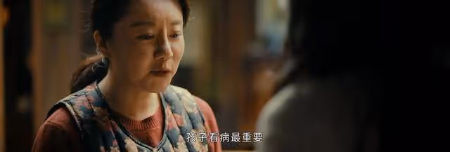 《微暗之火》桂香姨是好人,但在觸及利益的時候,她和鎮上人沒區別
